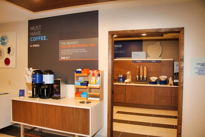 Holiday Inn Express & Suites Douglas by IHG
