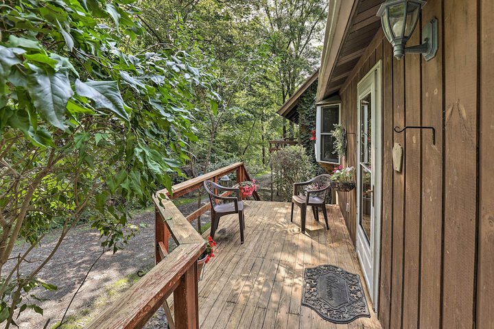 Serene Lodi Escape w / Deck: Boat Hike & Sip!