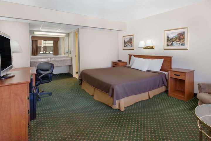 Room 11 of 13