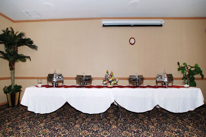 Ballroom/Hall 53 of 63