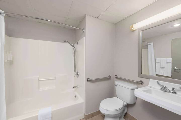 Days Inn by Wyndham Carthage