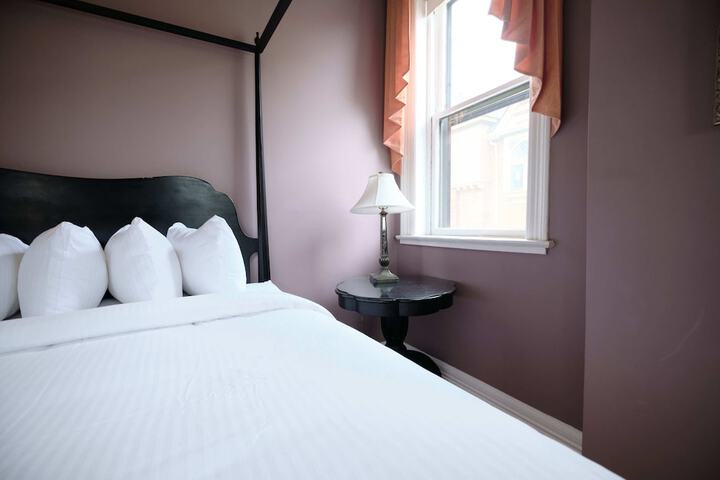 Room 122 of 185