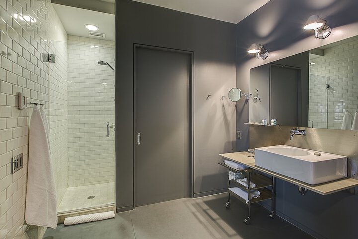 Room 33 of 109