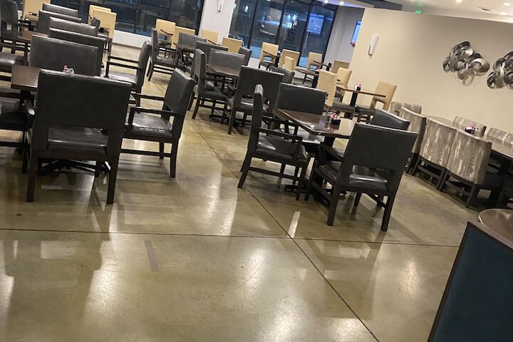 Dining 12 of 19