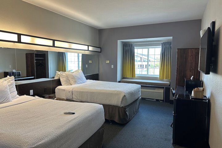 Microtel Inn & Suites by Wyndham Quincy Downtown / River Area
