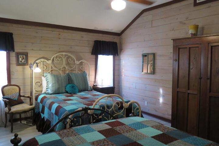 Yellow House B & B