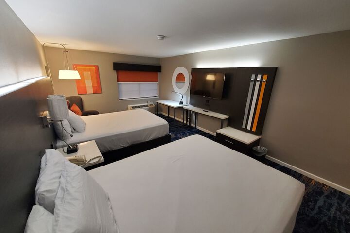 Room 32 of 40