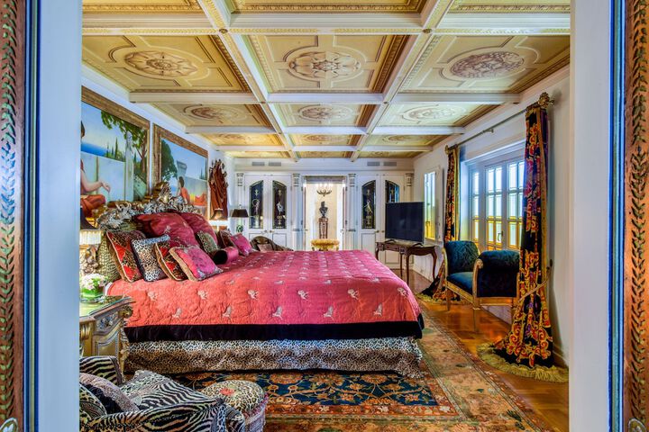 Room 27 of 120