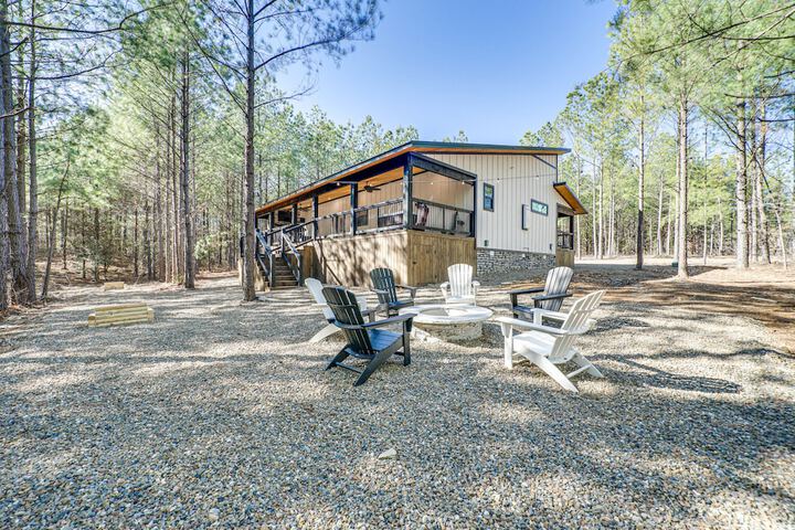 Near New Casino: Broken Bow Cabin w / Hot Tub