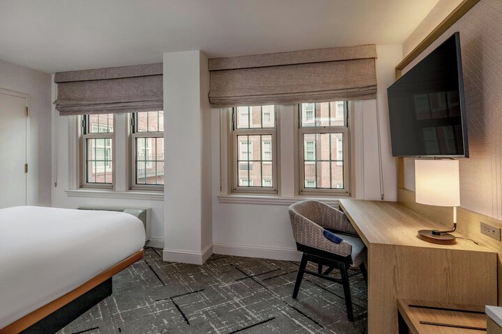 Sheraton Commander Hotel