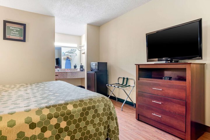 Room 9 of 20