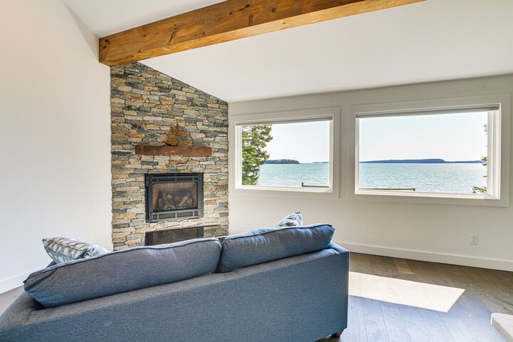 Waterfront Roque Bluffs Hideaway w / Private Beach
