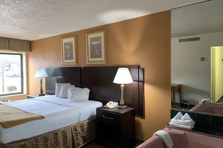 Room 5 of 12