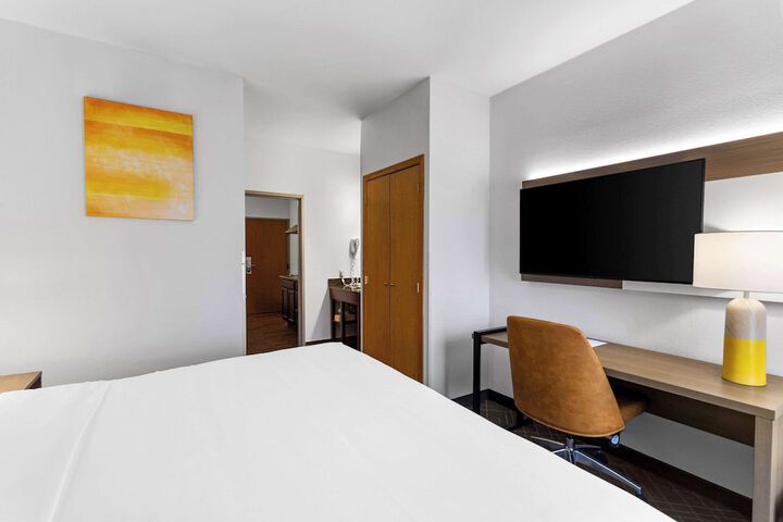 Room 32 of 39