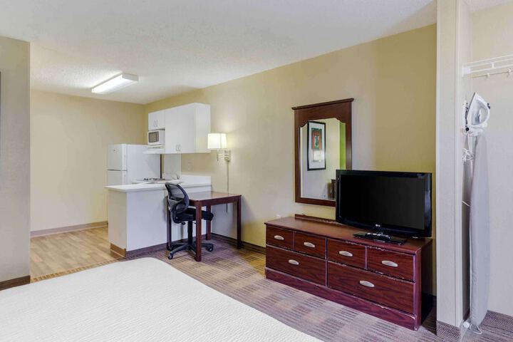 Room 17 of 28