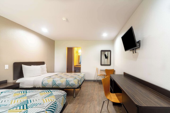 Room 13 of 31