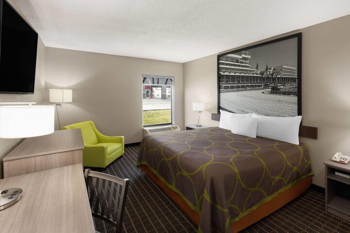 Super 8 by Wyndham Shepherdsville / Louisville South I65