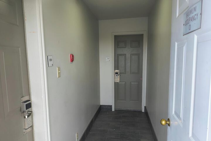Ameri-Stay Inn & Suites