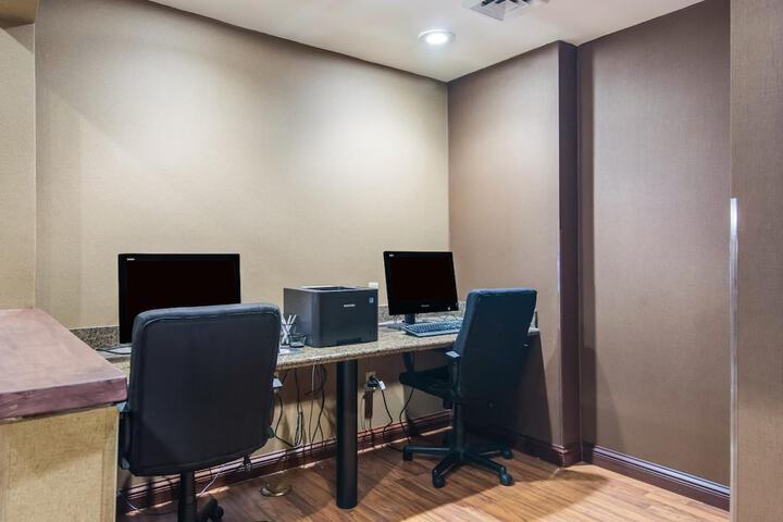 Business Center 28 of 28