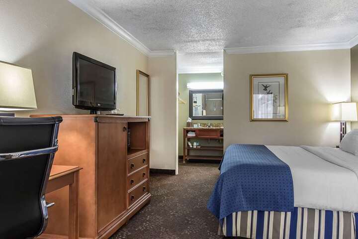 Room 26 of 38