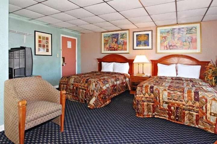 Room 13 of 37
