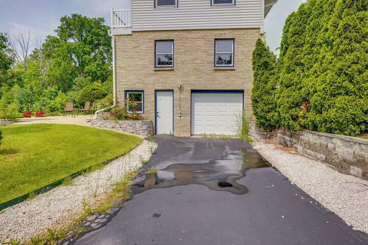 Pet-friendly New Berlin Retreat w / Patio & Yard!