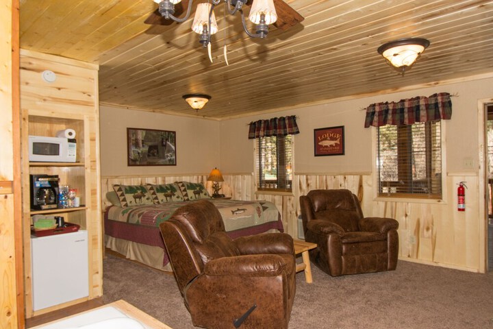 Upper Canyon Inn & Cabins