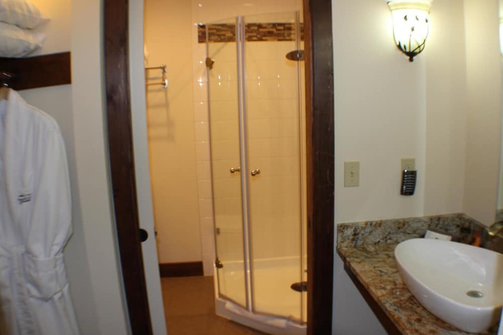 Room 13 of 34