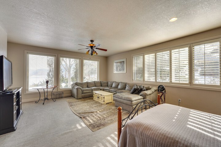 Hot Tub & Snake River Views at Twin Falls Home
