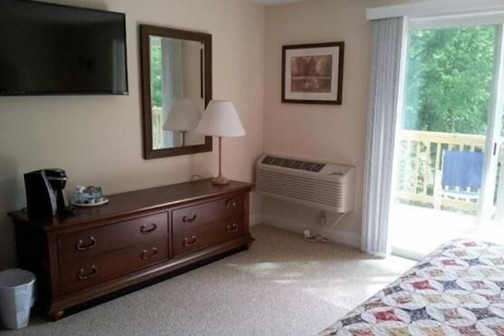 Room 48 of 65
