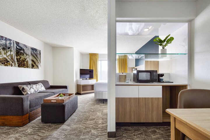 Room 11 of 24