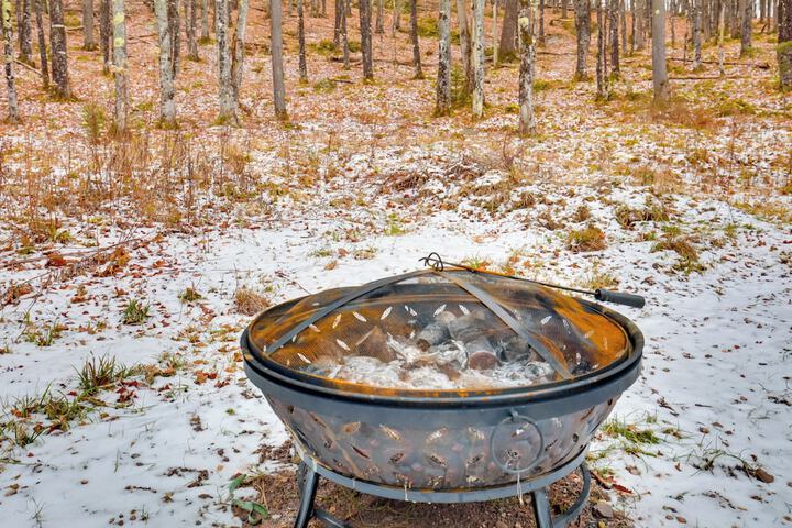 Iron River Condo w / Gas Grill Near Skiing + Hiking