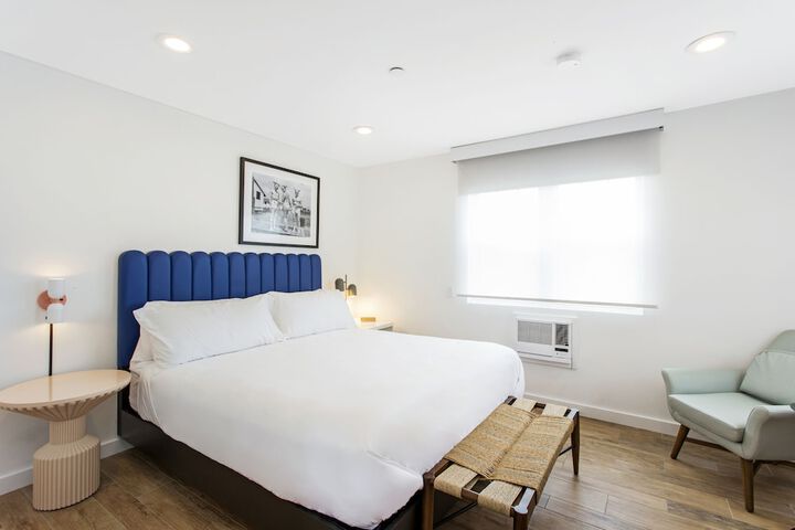 Room 8 of 19