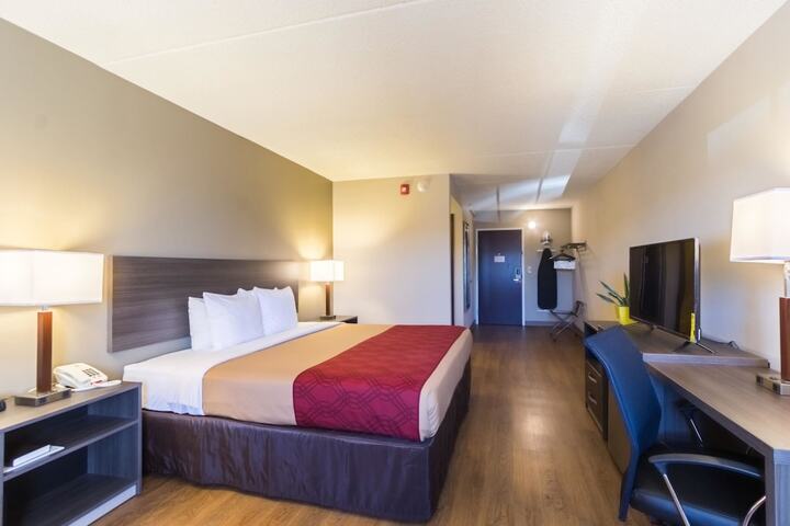 Room 19 of 38