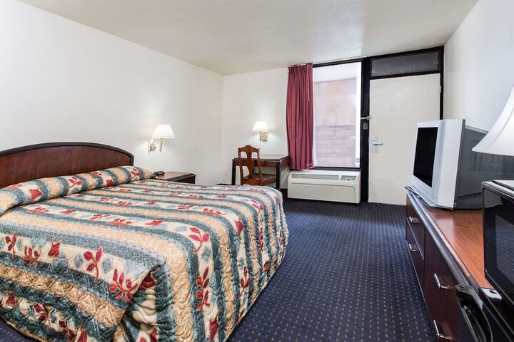 Room 14 of 17