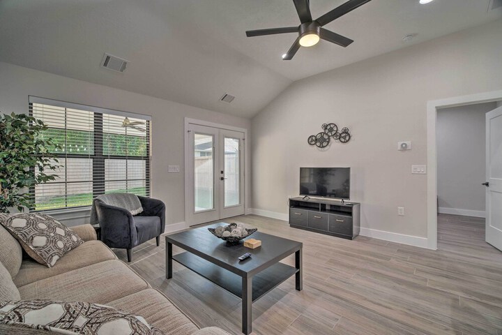 Well-appointed Montgomery Home w / Fenced Yard