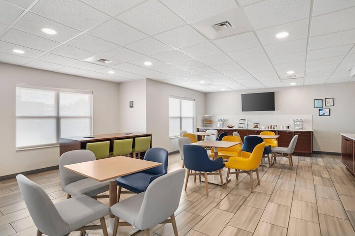 Comfort Inn & Suites Dothan Northside Plaza