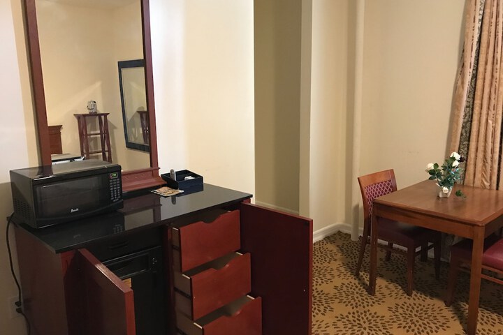 Room 18 of 28