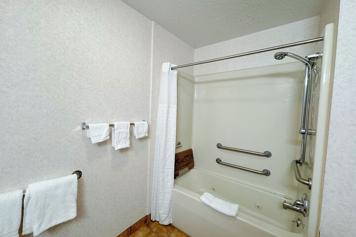 FairBridge Inn & Suites Batavia - Darien Amusement Park