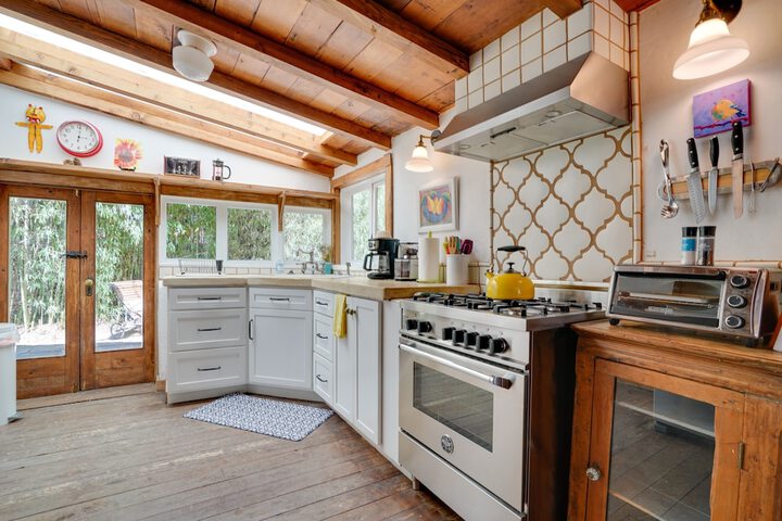 Patagonia Cottage w / Patio & Yard: Walk to Town!