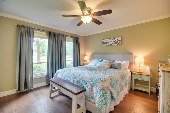 On-site Lake Access: Group Getaway in Afton