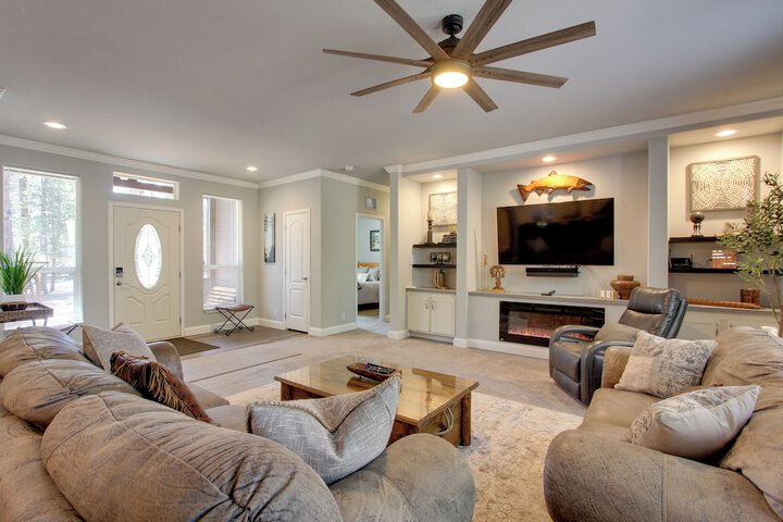 the Hub La Pine Vacation Rental - Dog Friendly!