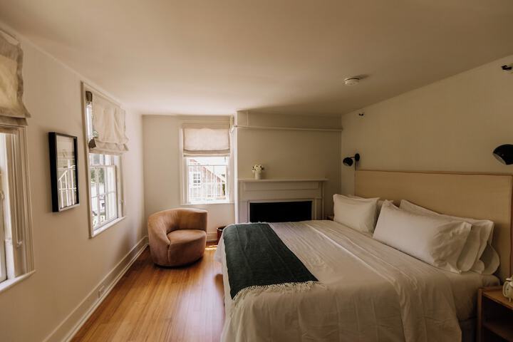 Room 28 of 43