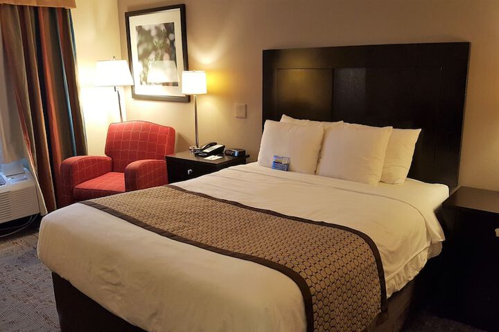 Baymont by Wyndham Belleville Airport Area
