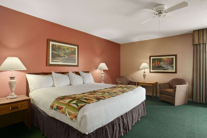 Room 9 of 19