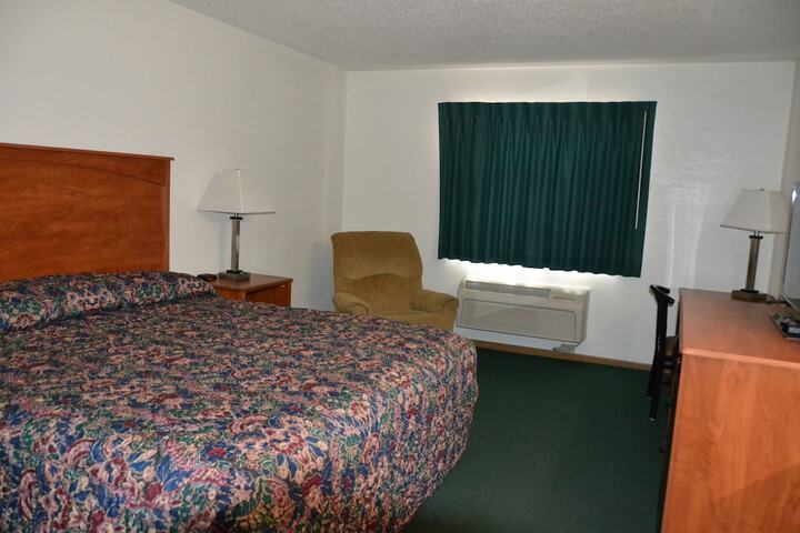 Room 25 of 28