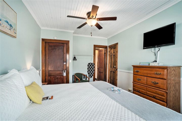 Room 43 of 76
