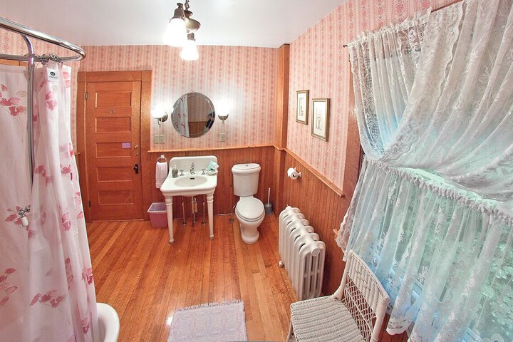 The Jeweled Turret Inn