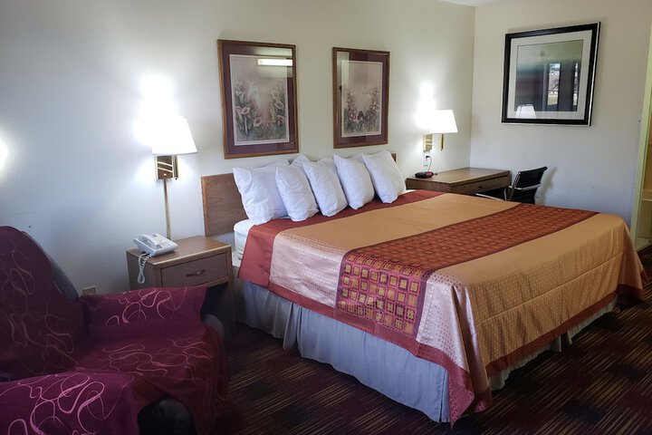 Americas Best Value Inn & Suites Harrisonville