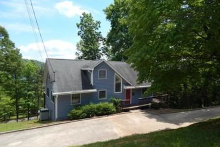 Blue House 4 Bedroom Holiday home by Norris Lake